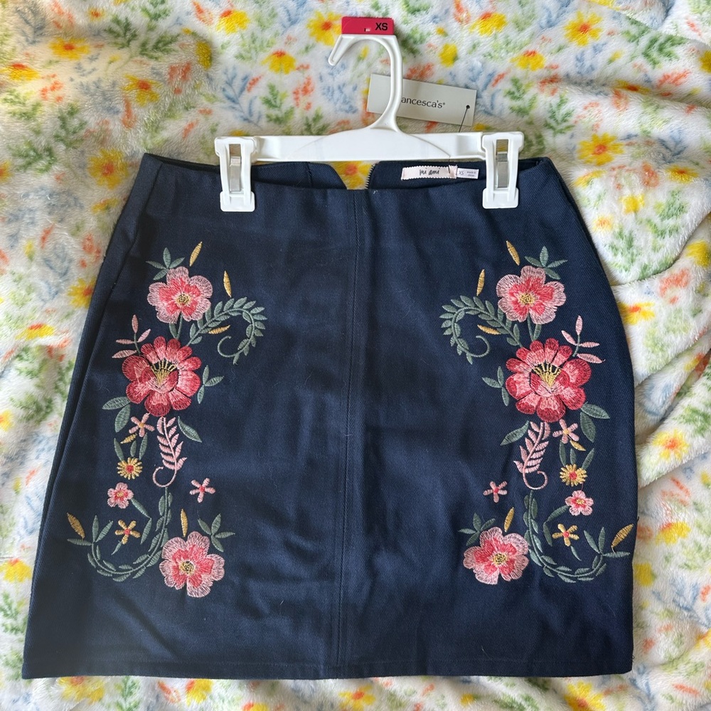 Francesca’s | XS Embroidered Skirt